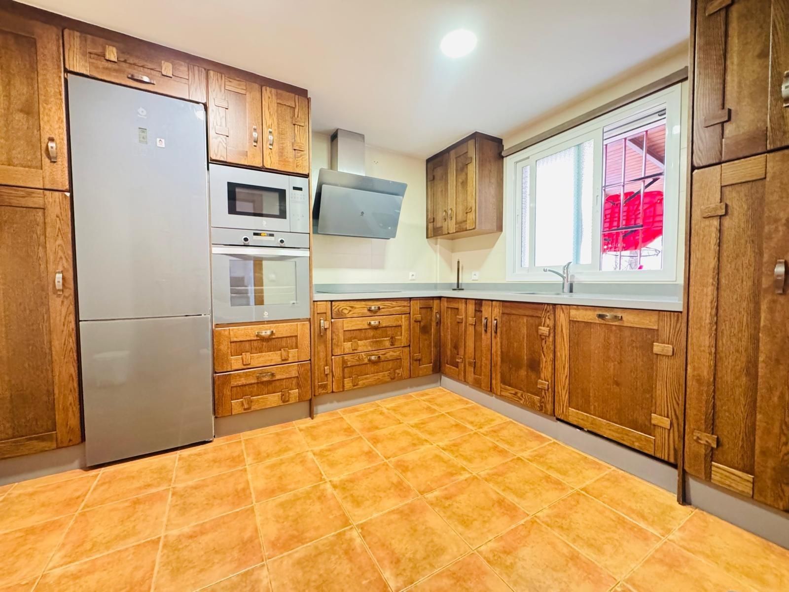 Cocina de Casa adosada en venta en Algeciras con Jardín privado