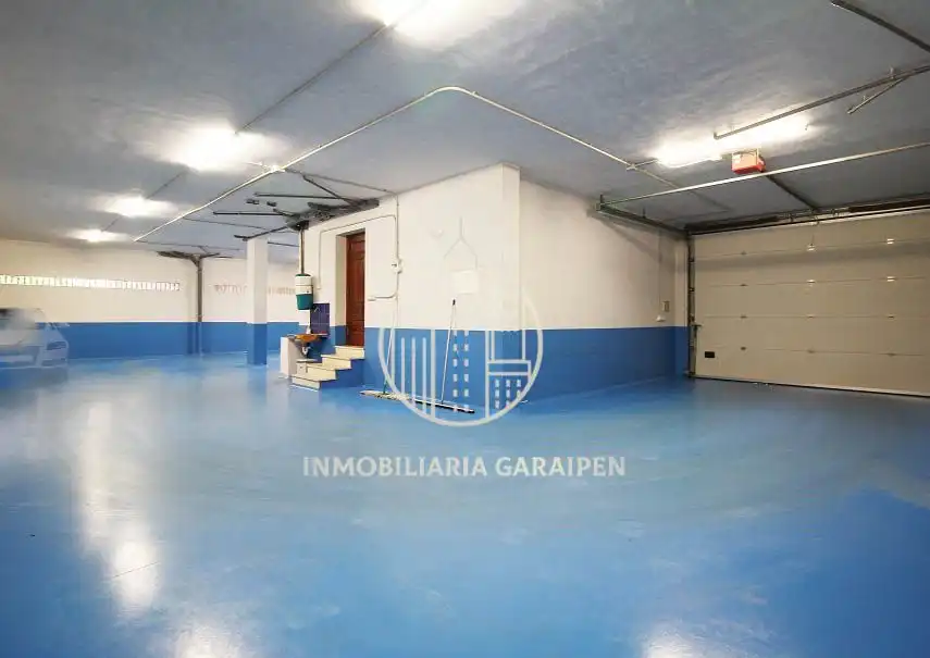 Garage zum Verkauf in Aia