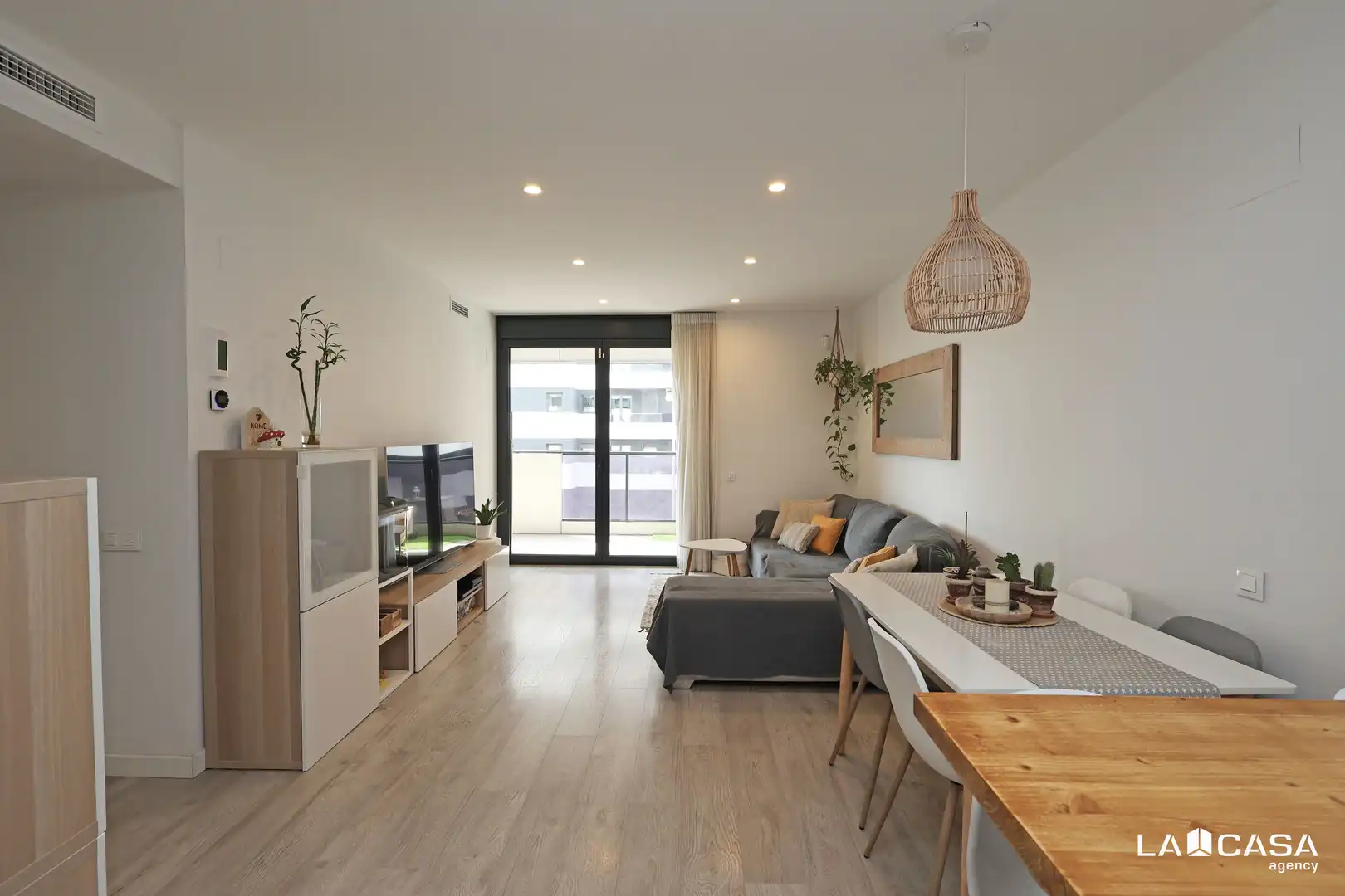 Living room of Flat for sale in L'Hospitalet de Llobregat  with Terrace and Swimming Pool