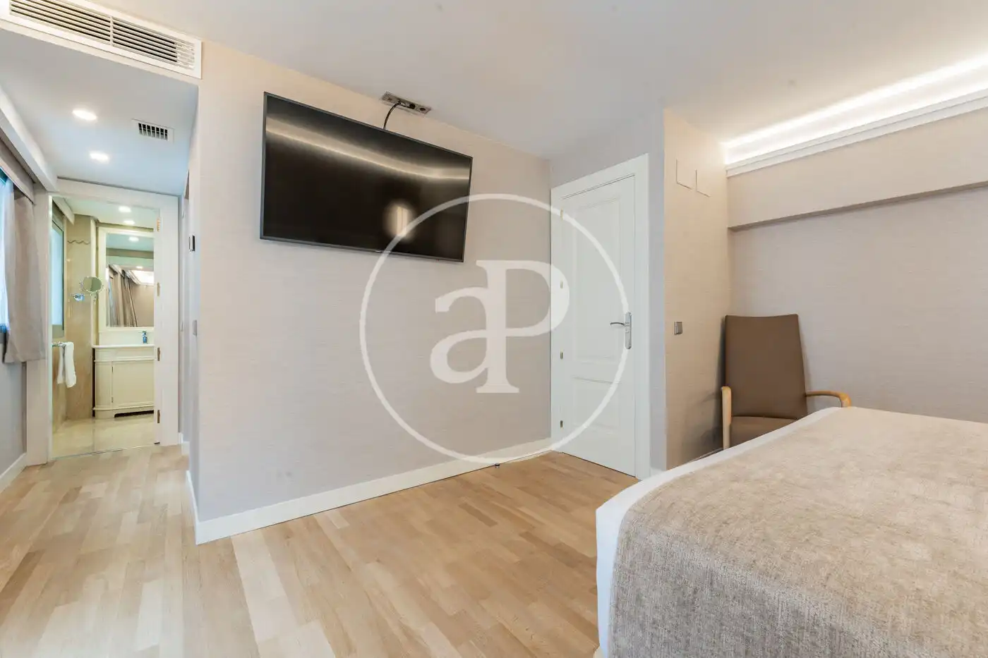 Bedroom of Flat for rent in Madrid  with Air Conditioner, Heating and Terrace