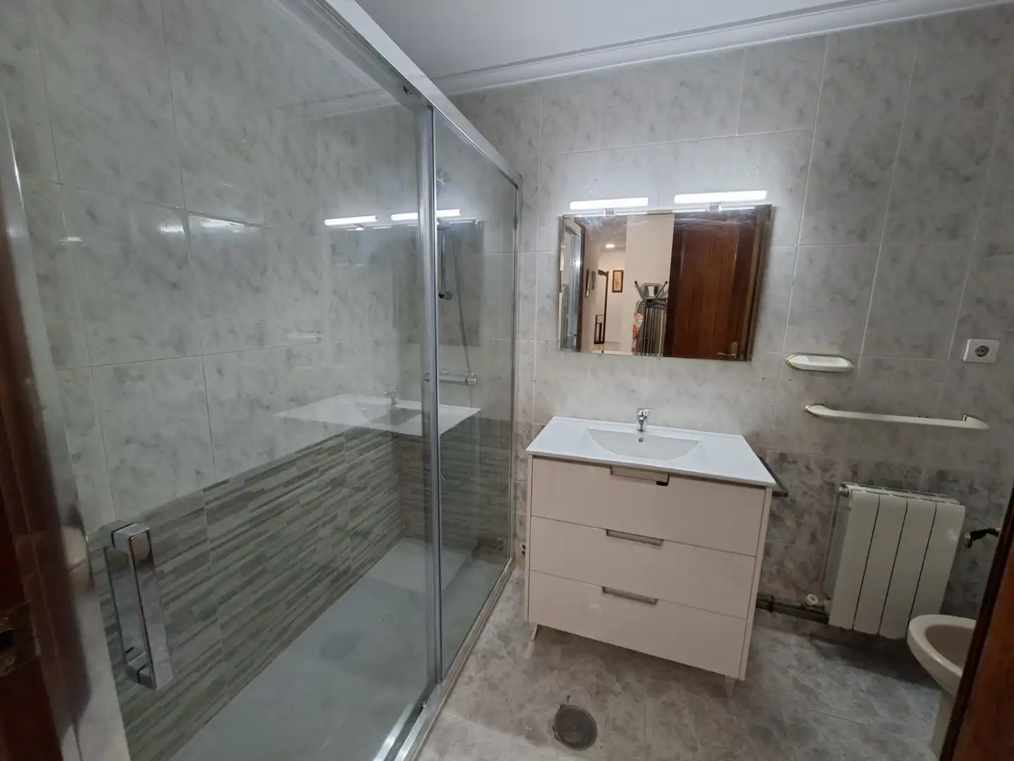 Baño de Piso de alquiler en Plasencia con Aire acondicionado, Calefacción y Terraza