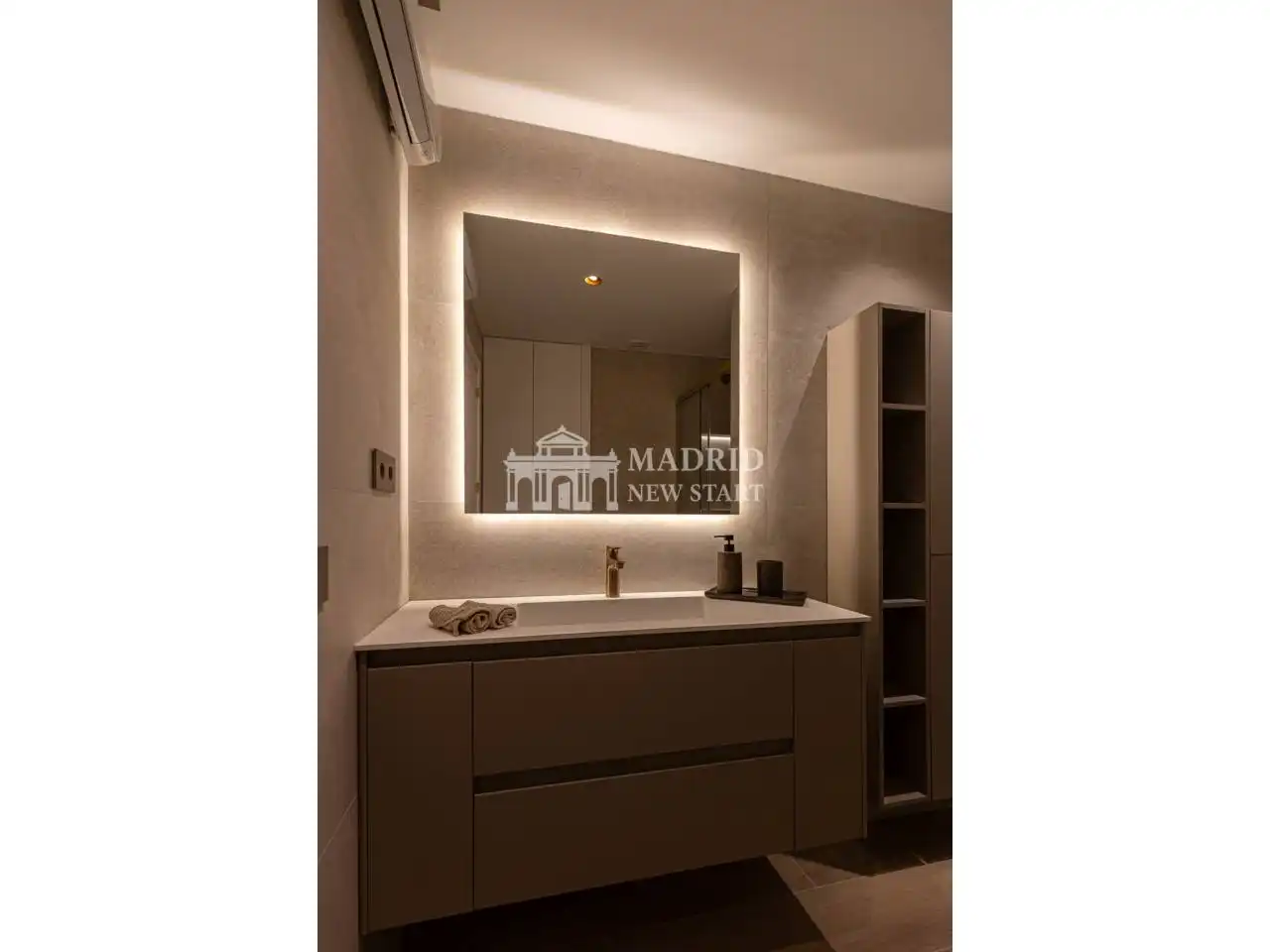 Bathroom of Flat for rent in Madrid  with Air Conditioner, Heating and Terrace