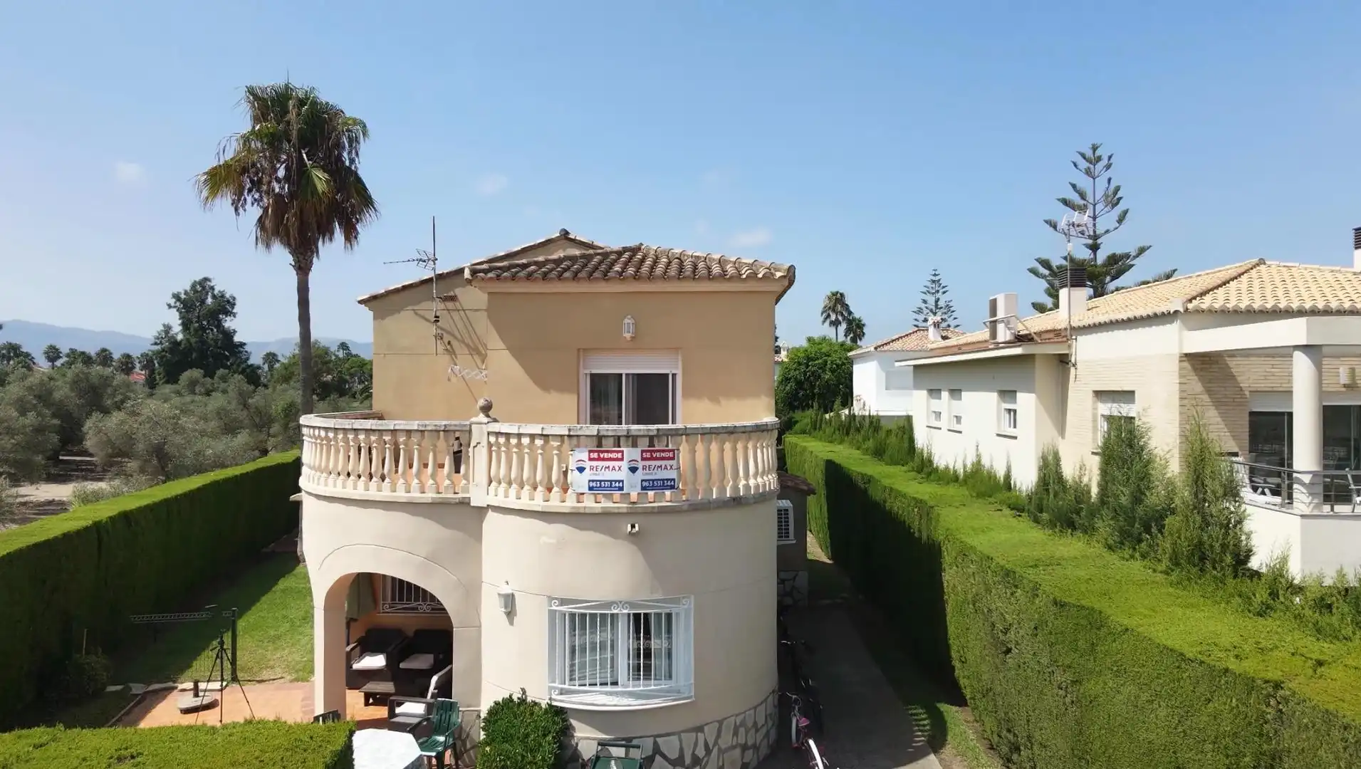 Vista exterior de Casa o xalet en venda en Oliva amb Aire condicionat, Calefacció i Jardí privat