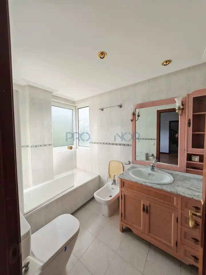 Baño de Casa o chalet en venta en Sariegos con Calefacción, Jardín privado y Terraza