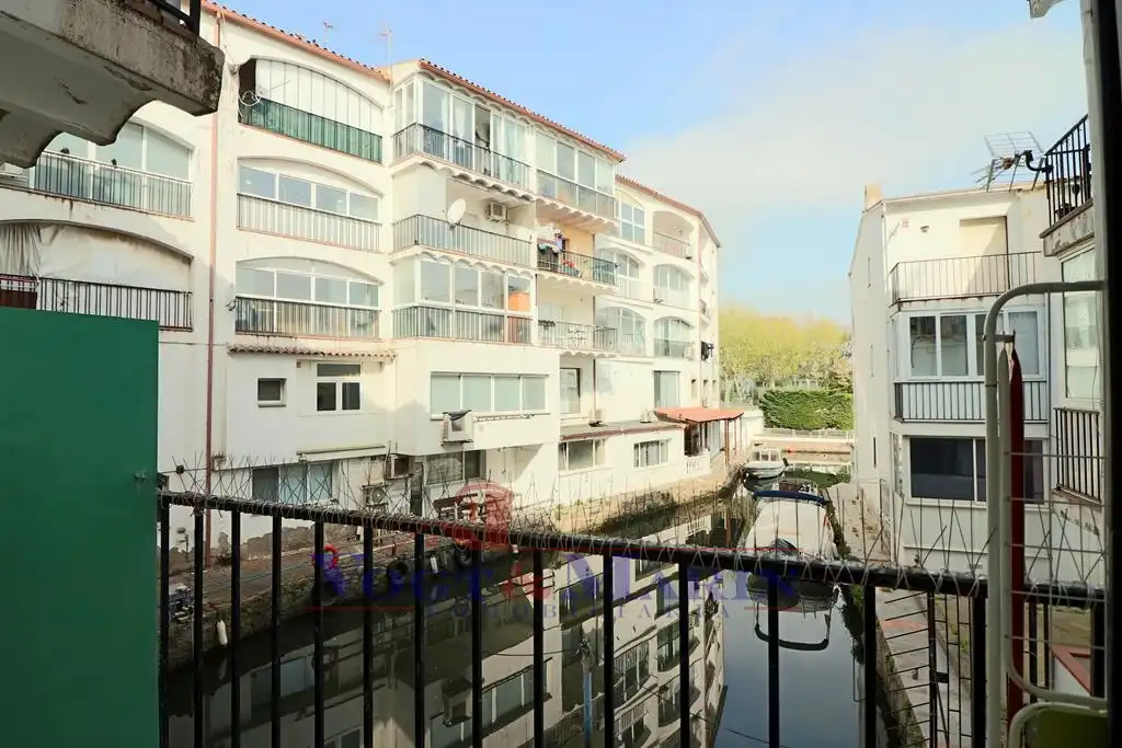 Vista exterior de Estudi en venda en Empuriabrava amb Terrassa, Moblat i Balcó