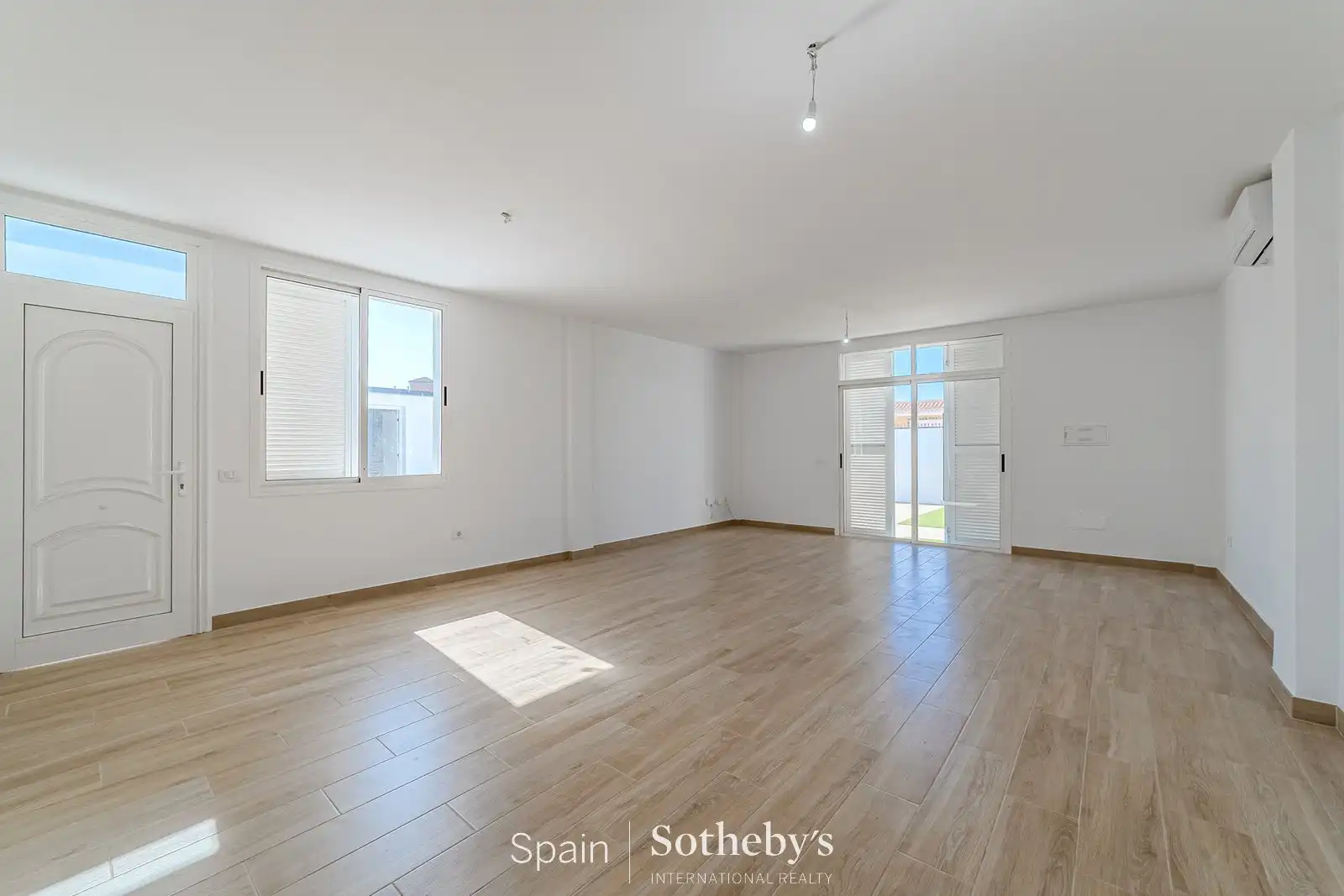 Sala d'estar de Casa o xalet en venda en San Miguel de Abona amb Aire condicionat, Jardí privat i Terrassa