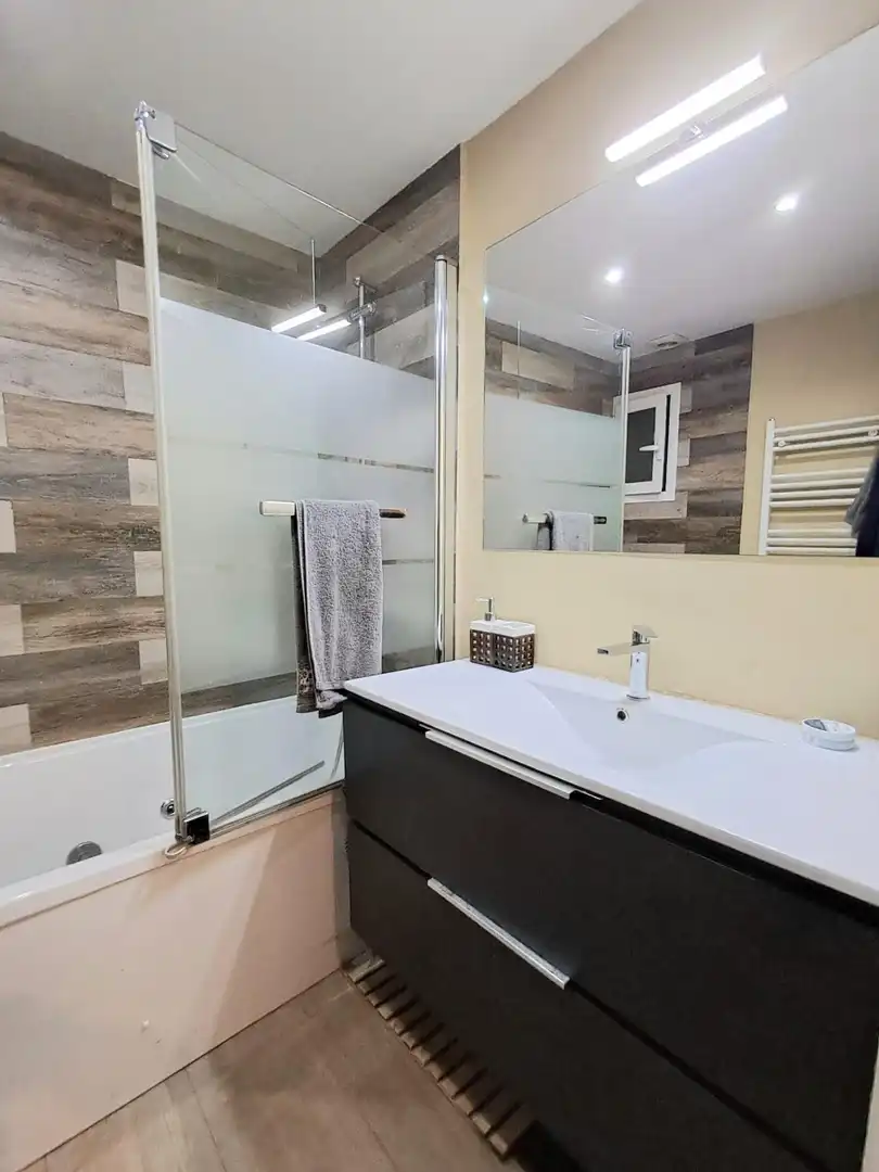 Baño de Piso en venta en Madrid con Aire acondicionado, Calefacción y Jardín privado