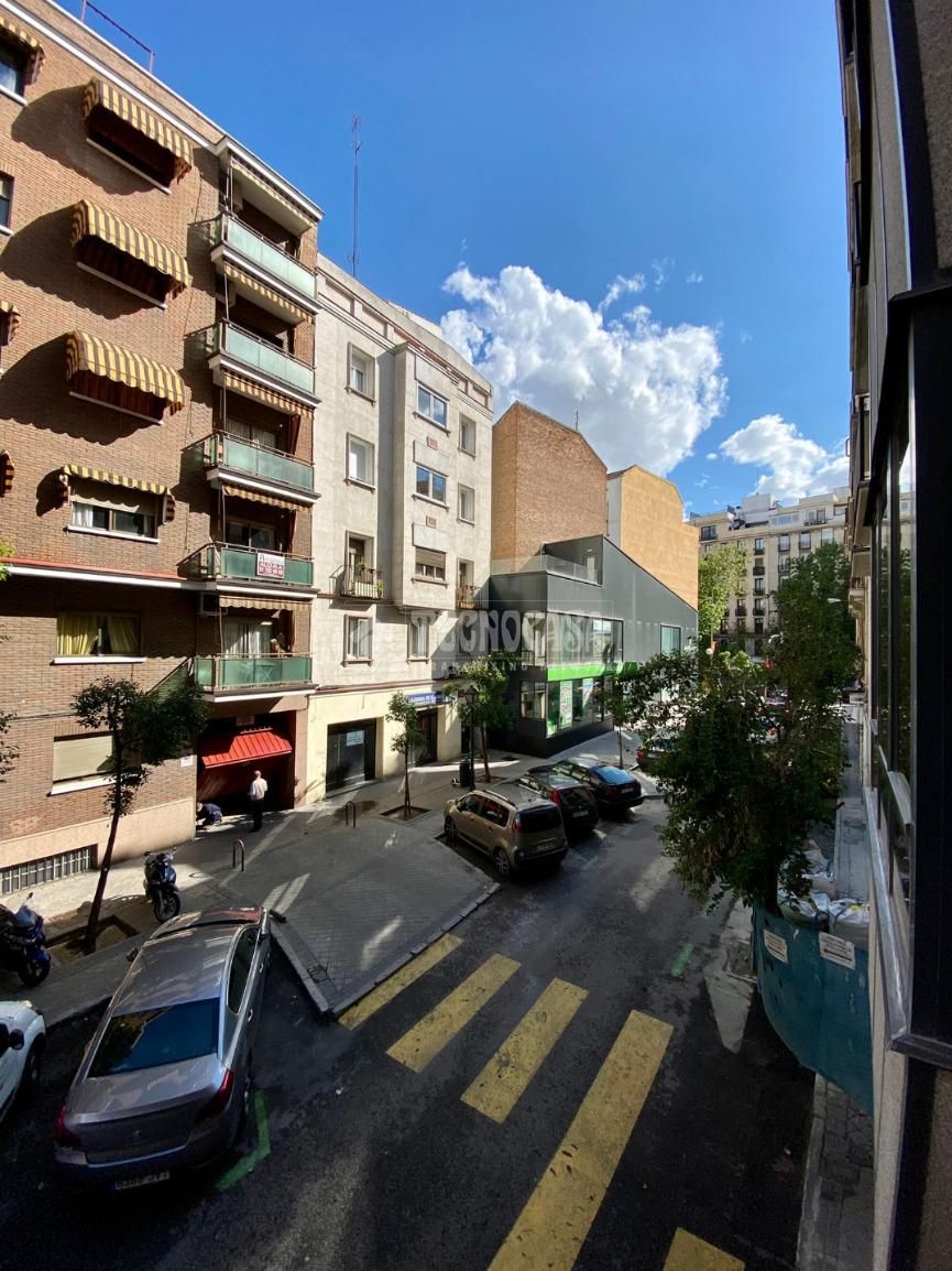 Vista exterior de Estudi de lloguer en  Madrid Capital amb Aire condicionat i Calefacció