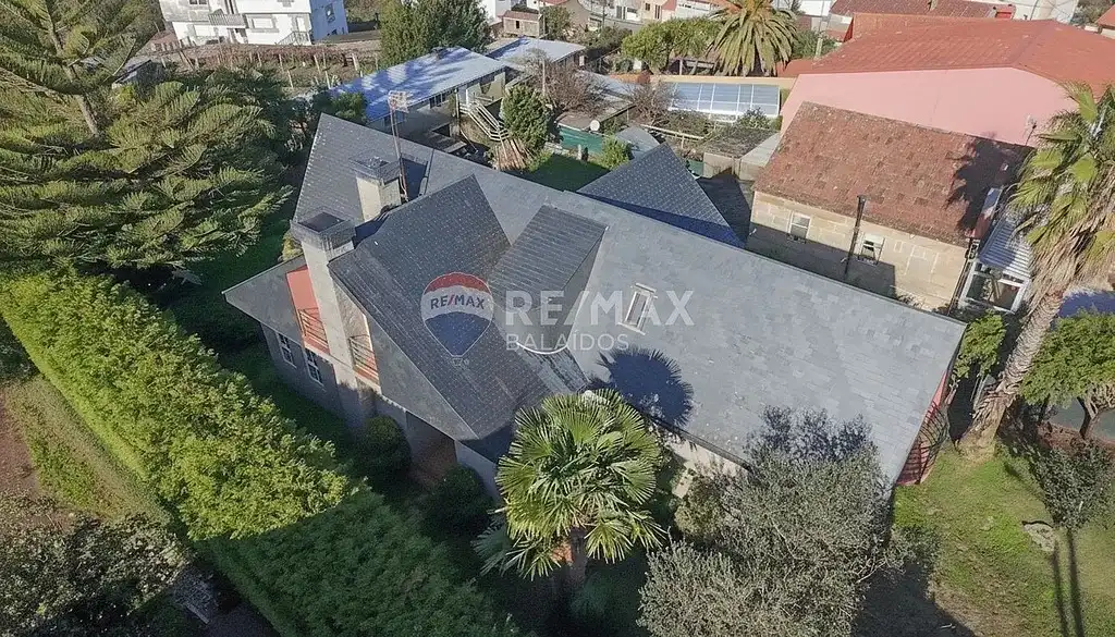 Vista exterior de Casa o chalet en venta en Vigo  con Calefacción, Jardín privado y Parquet