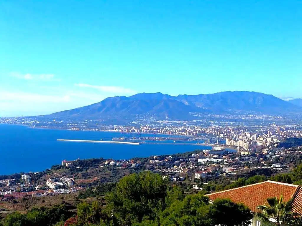 Außenansicht von Haus oder Chalet zum Verkauf in Málaga mit Klimaanlage, Heizung und Privatgarten