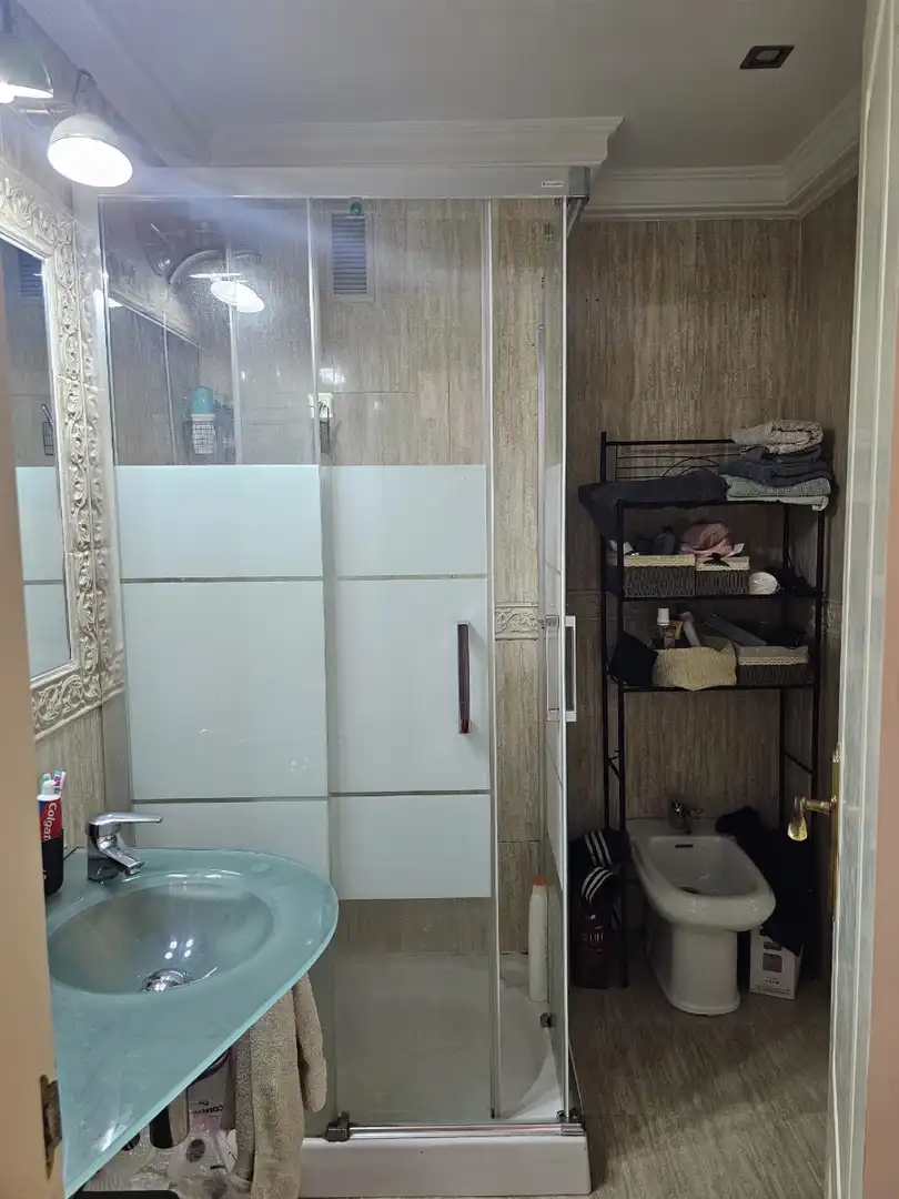 Bany de Apartament de lloguer en Guardamar del Segura amb Aire condicionat, Calefacció i Moblat