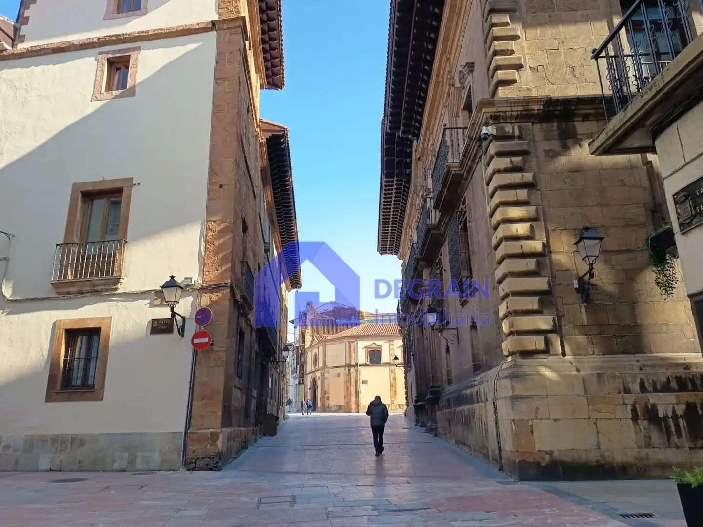 Vista exterior de Pis en venda en Oviedo  amb Traster