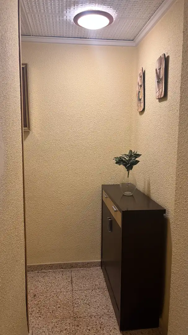 Wohnung zum Verkauf in Valencia mit Klimaanlage, Terrasse und Möbliert