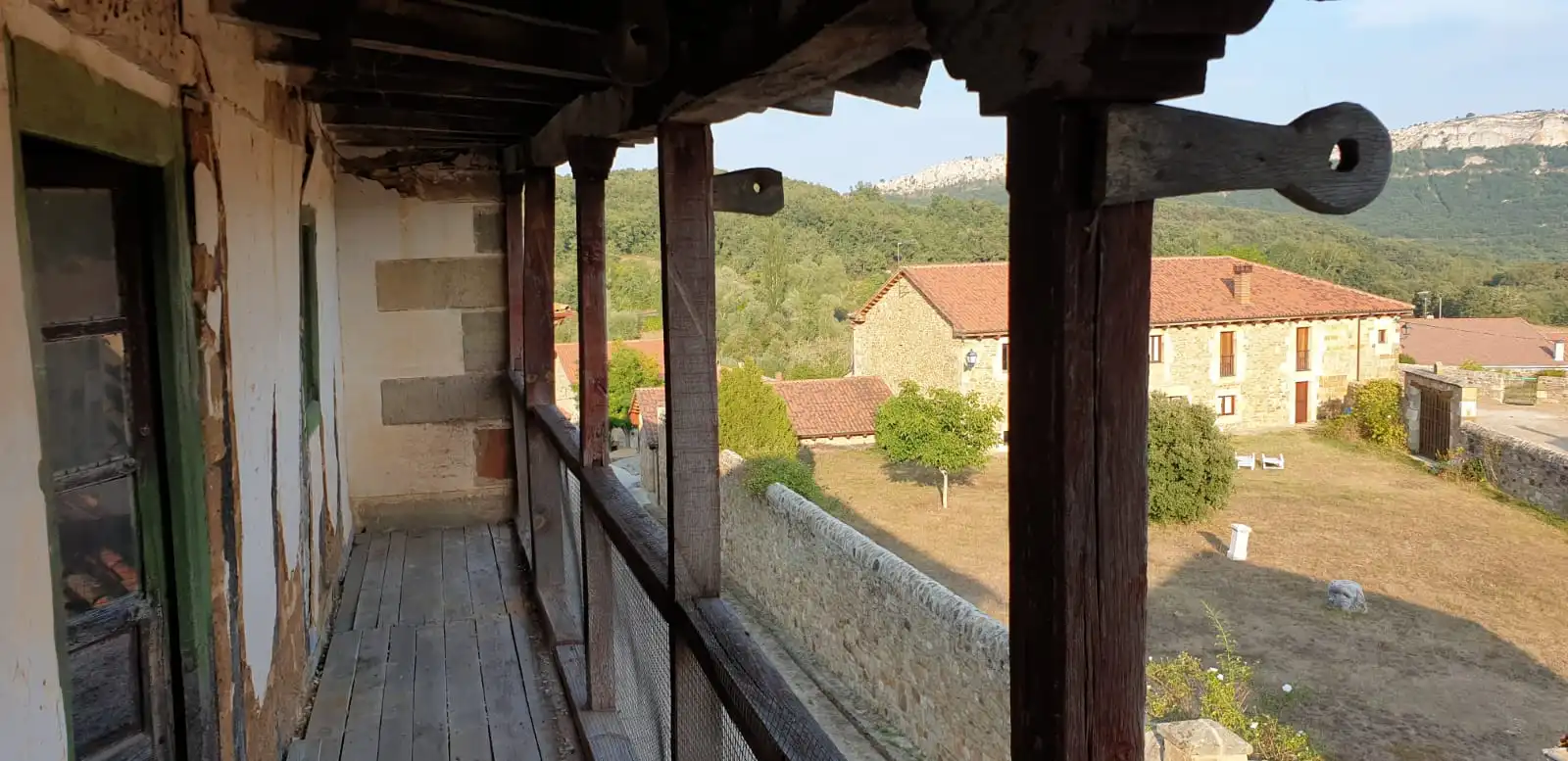 Terrassa de Casa o xalet en venda en Valle de Manzanedo amb Jardí privat, Moblat i Balcó