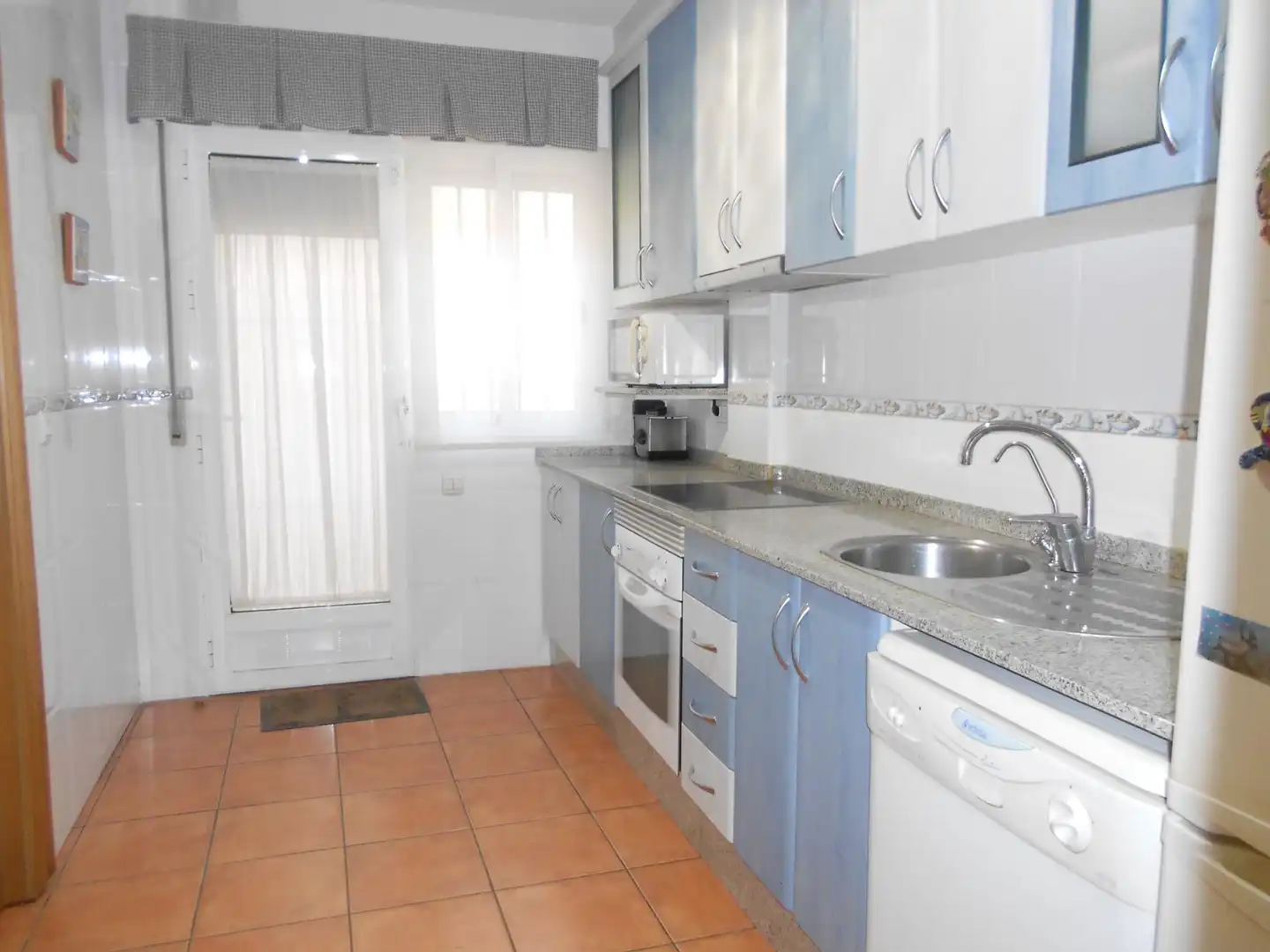 Küche von Einfamilien-Reihenhaus zum Verkauf in Murcia mit Klimaanlage, Heizung und Privatgarten
