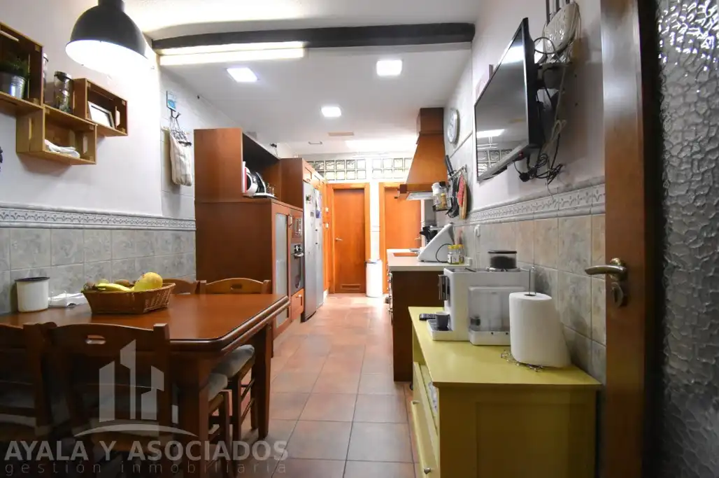 Cuina de Casa o xalet en venda en La Unión amb Aire condicionat, Calefacció i Jardí privat
