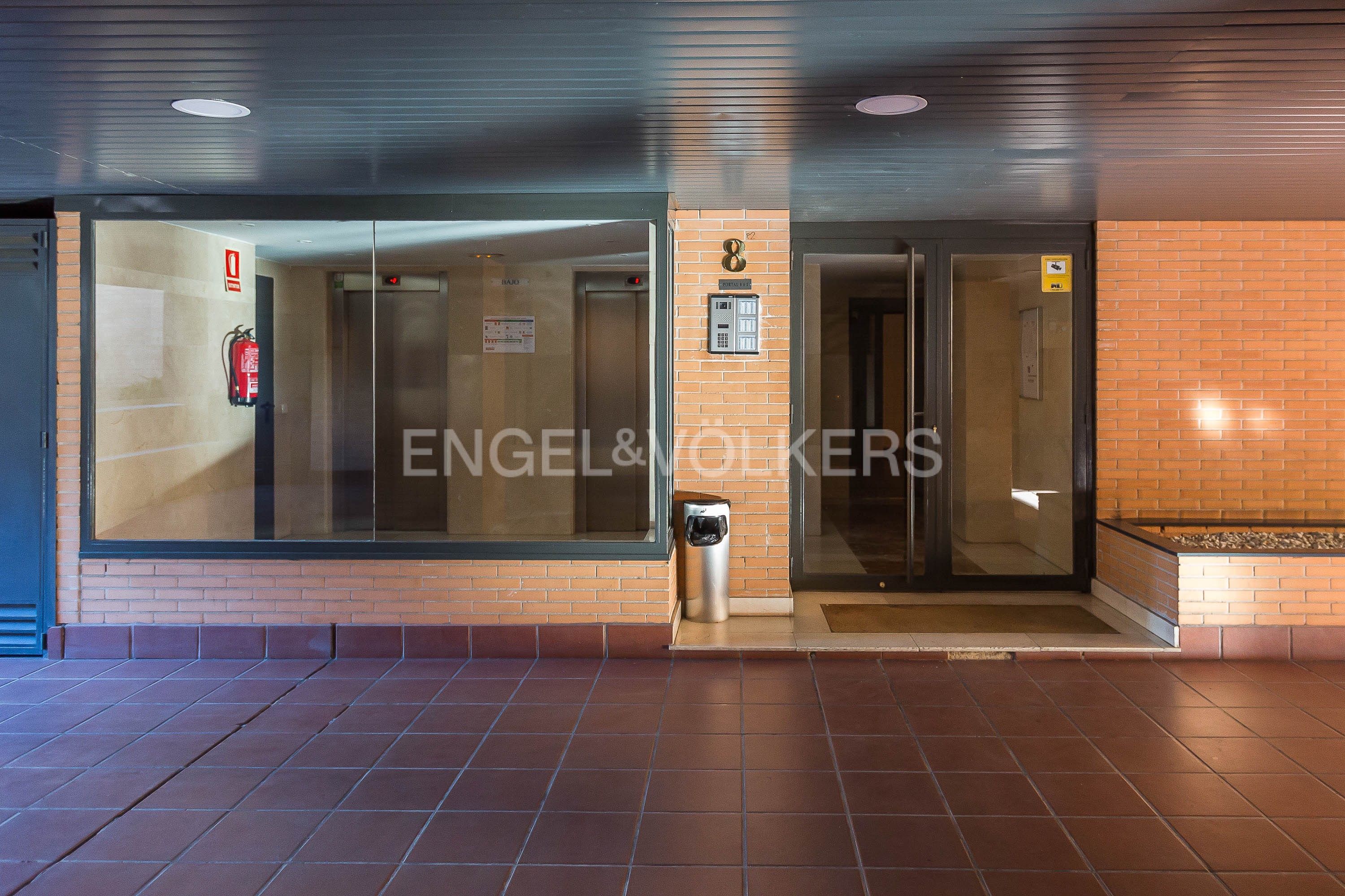 Attic for sale in  Madrid Capital  with Air Conditioner, Heating and Storage room