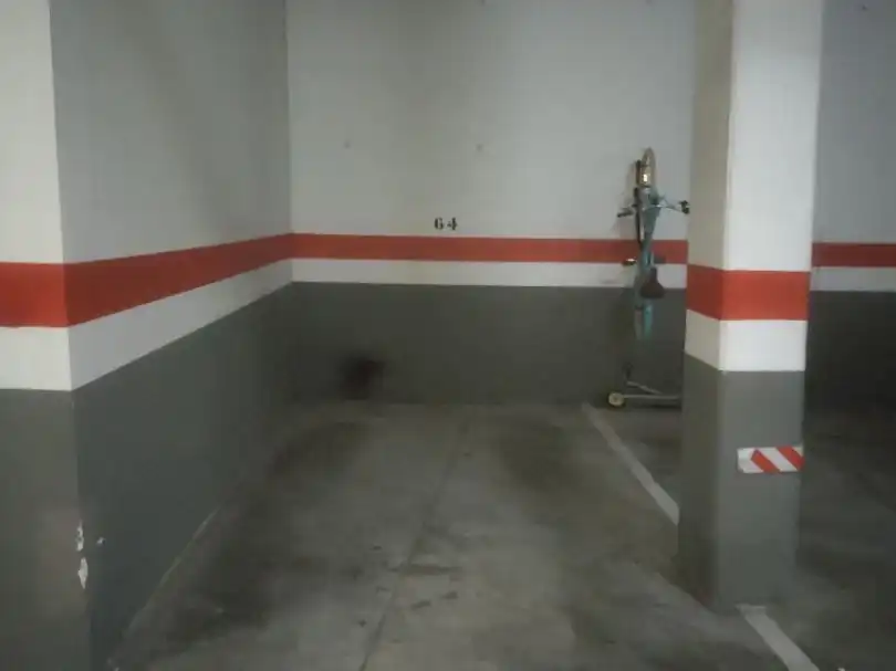 Parkplatz von Garage zur Miete in Benalúa - Babel