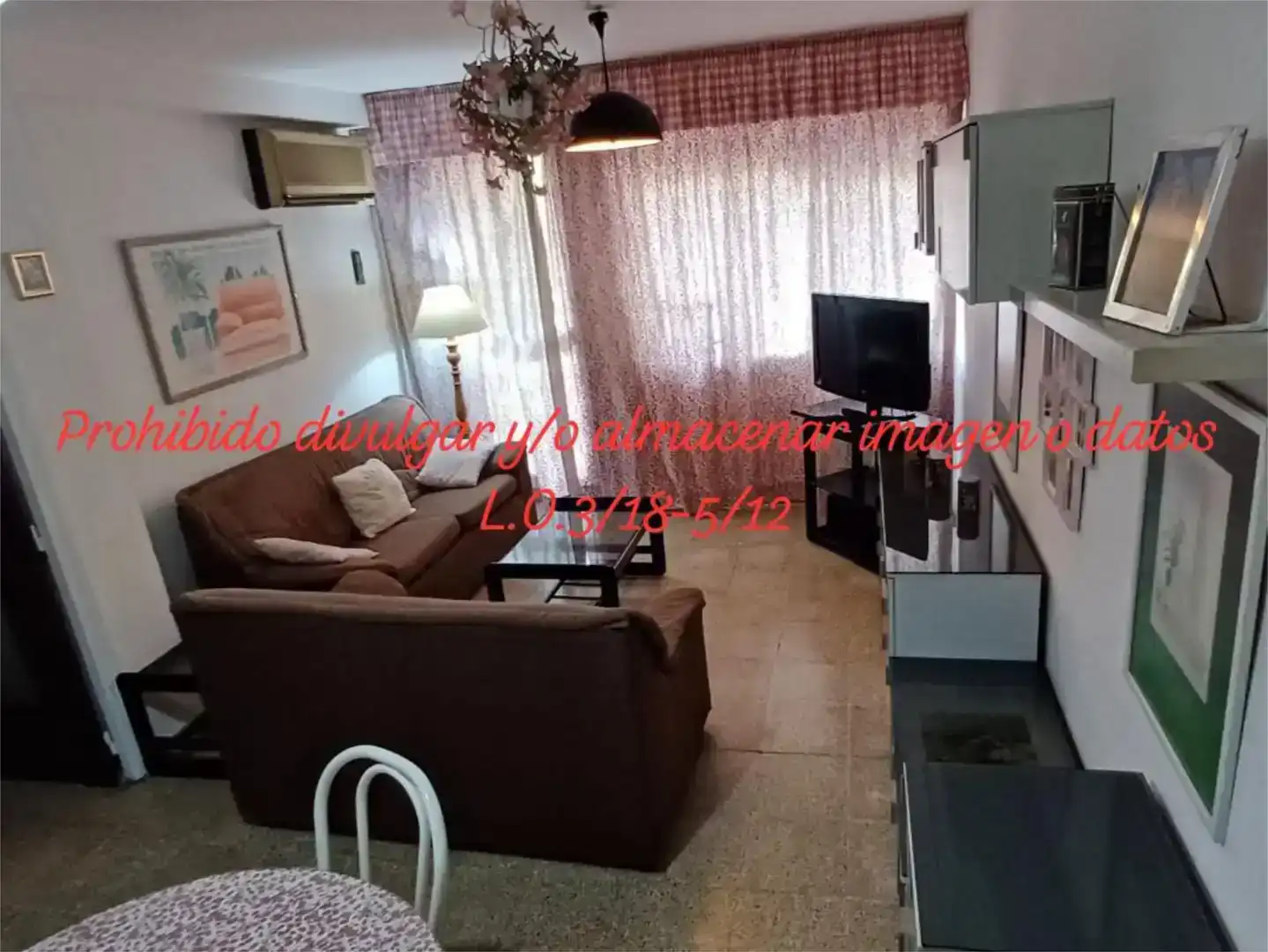 Sala d'estar de Apartament de lloguer en  Sevilla Capital amb Aire condicionat i Balcó