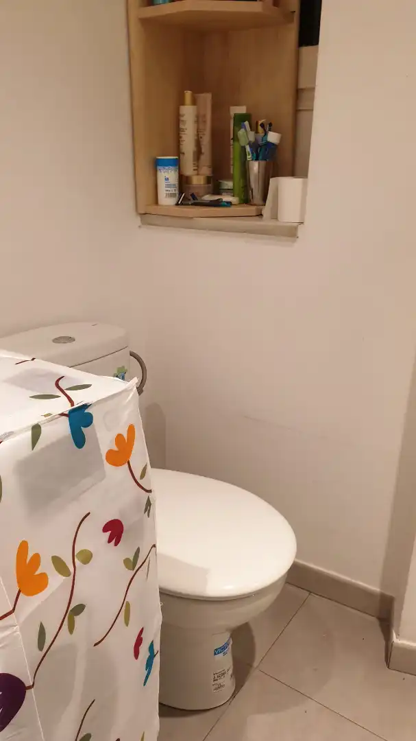 Bathroom of Flat for share in Barcelona  with Heating, Furnished and Oven