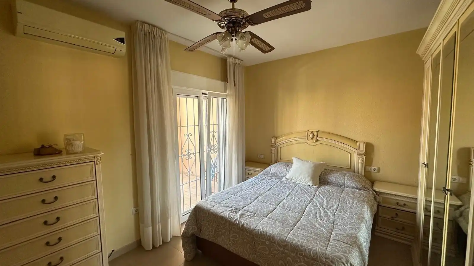 Habitación de Casa adosada en venta en Roquetas de Mar