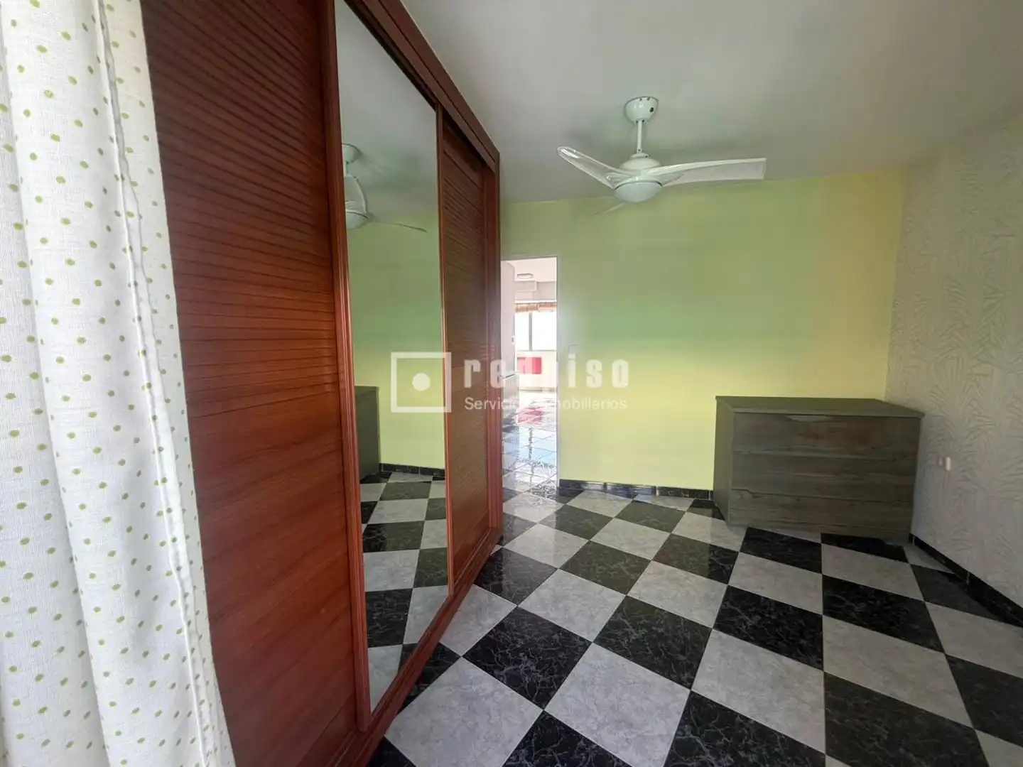 Habitación de Piso en venta en Madrid con Aire acondicionado, Terraza y Trastero