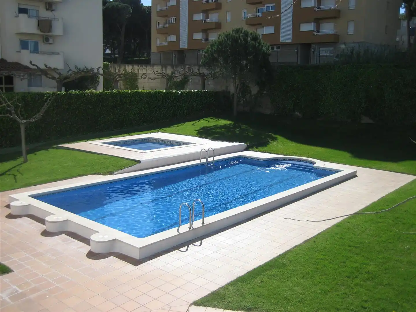 Piscina de Apartament en venda en L'Escala amb Calefacció, Jardí privat i Parquet