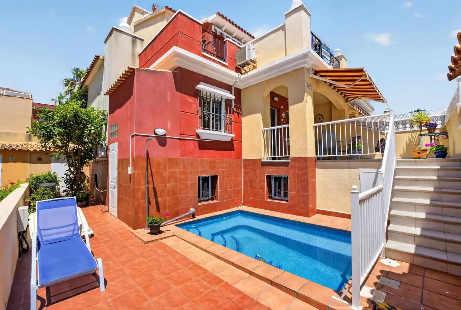 Terraced house with pool for sale in Nueva Torrevieja - Aguas Nuevas