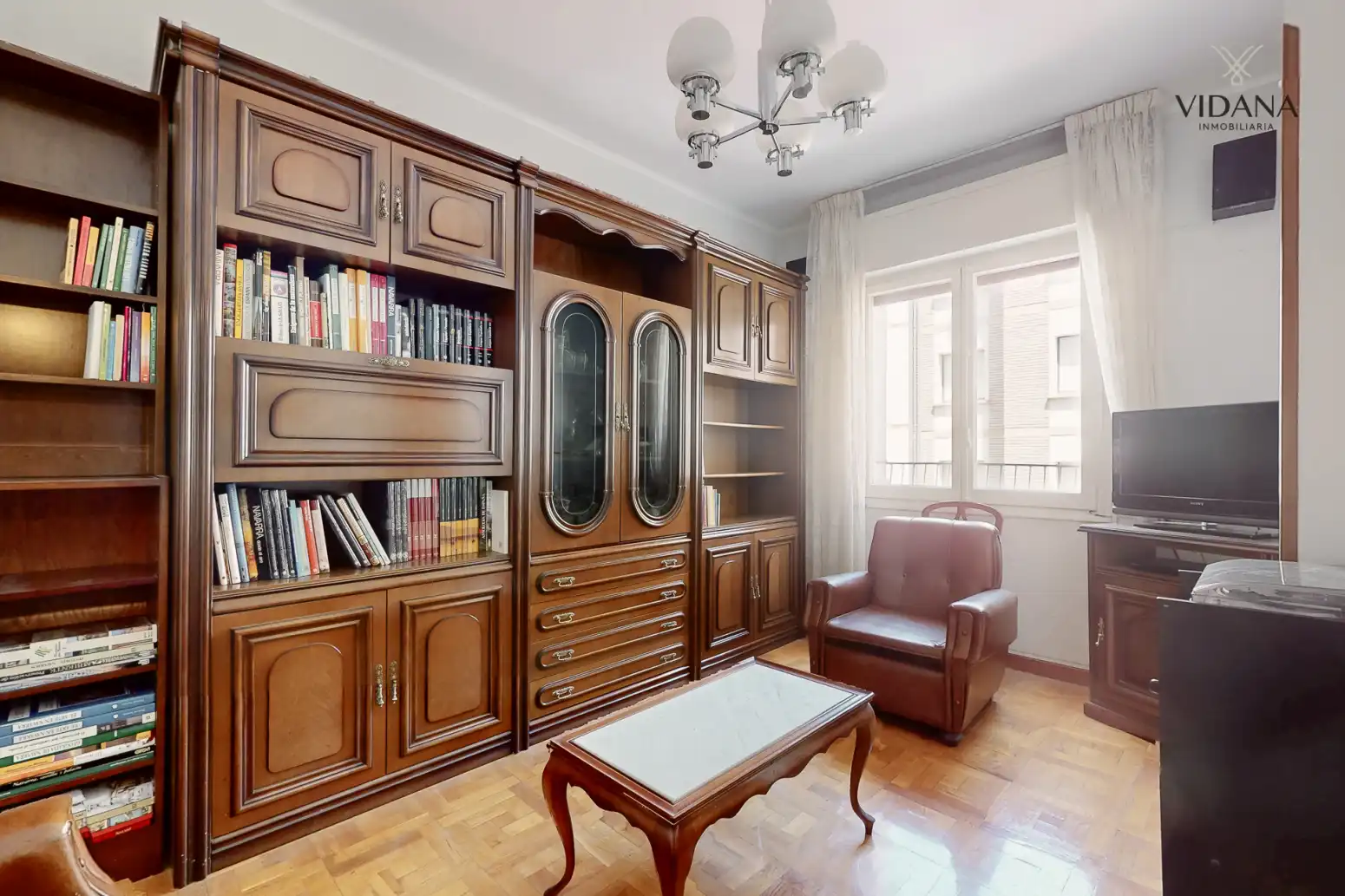 Sala de estar de Piso en venta en  Pamplona / Iruña con Calefacción, Parquet y Terraza