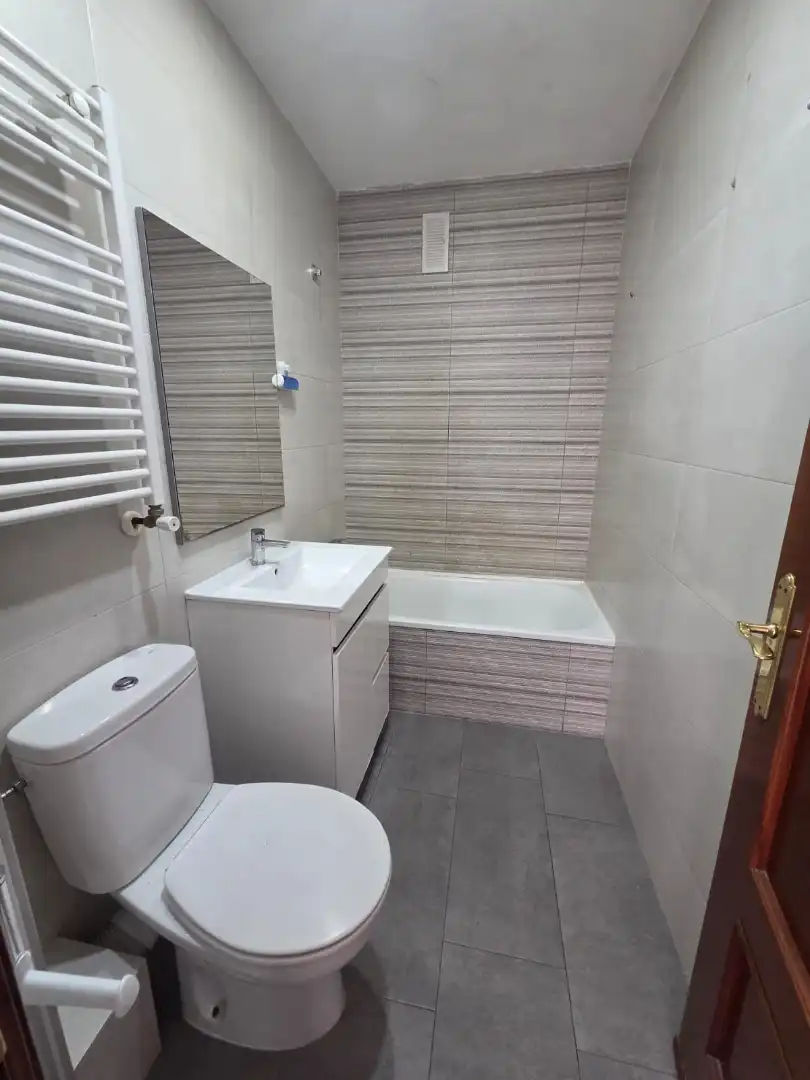 Badezimmer von Wohnung zum Verkauf in Madrid mit Heizung, Terrasse und Abstellraum