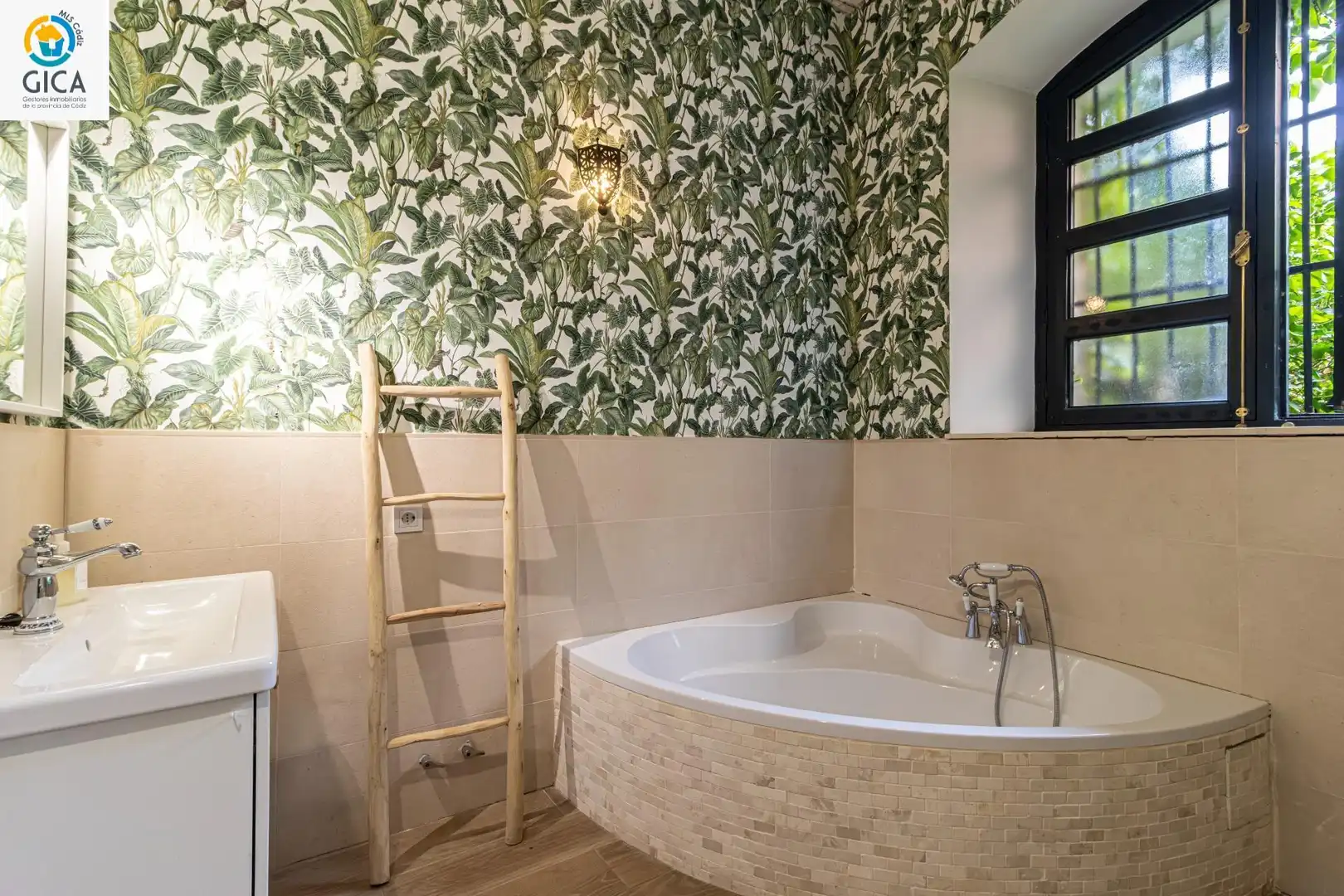Bathroom of Houses for sale in Jerez de la Frontera  with Air Conditioner, Heating and Storage room