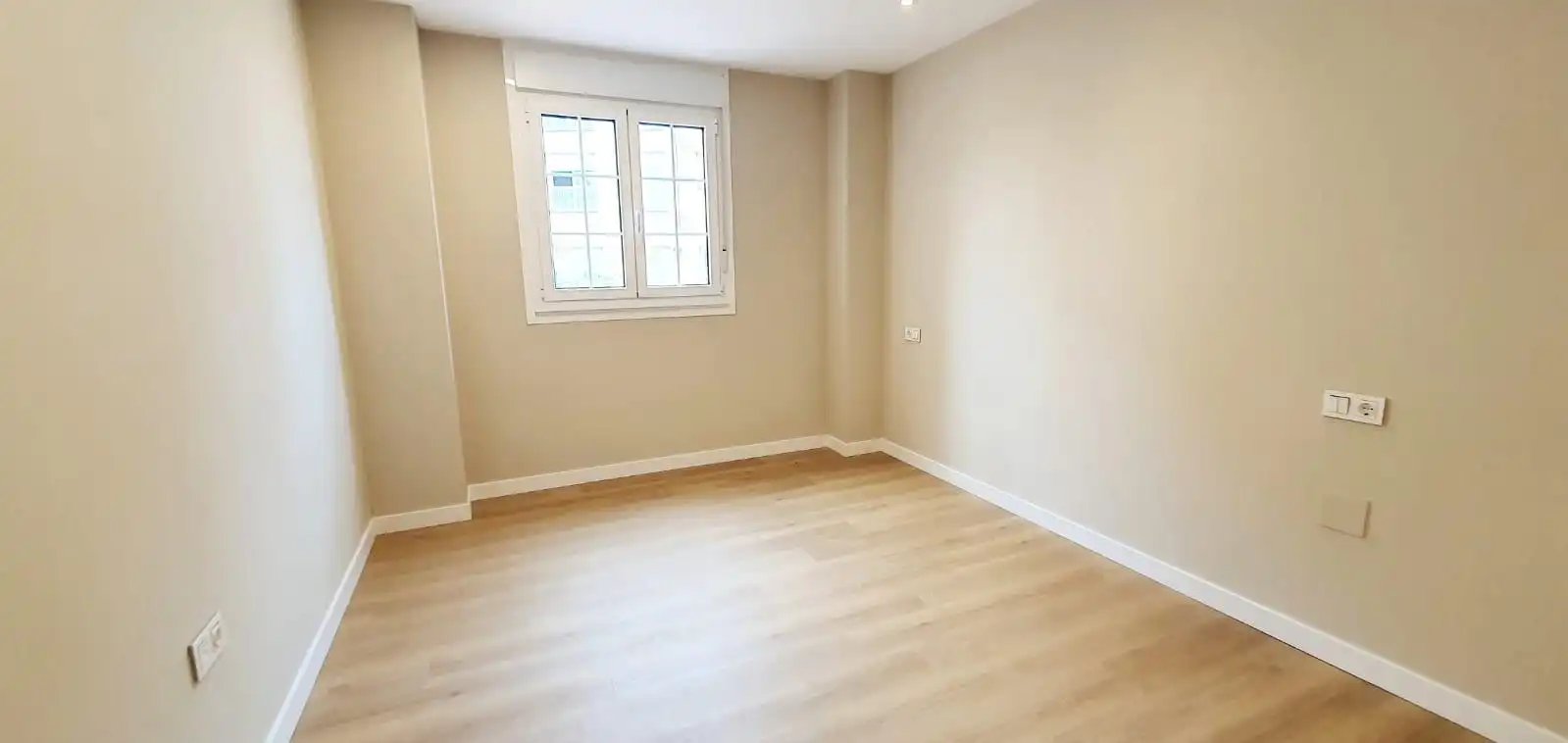 Schlafzimmer von Erdgeschoss zum Verkauf in Tapia de Casariego mit Heizung
