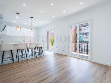 Flat with balcony for sale in Eixample