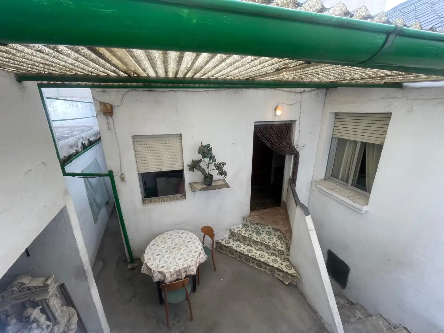 Außenansicht von Einfamilien-Reihenhaus zum Verkauf in Ponferrada mit Heizung und Terrasse