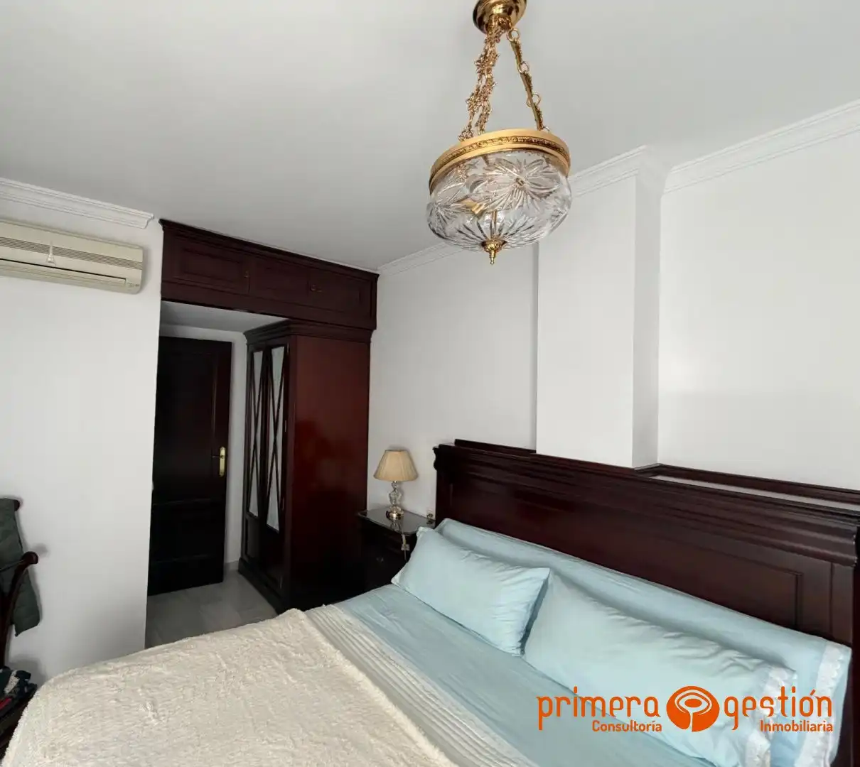 Schlafzimmer von Maisonette zum Verkauf in Lora del Río mit Klimaanlage, Heizung und Terrasse