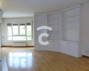 Living room of Flat to rent in Vic  with Air Conditioner, Heating and Parquet flooring