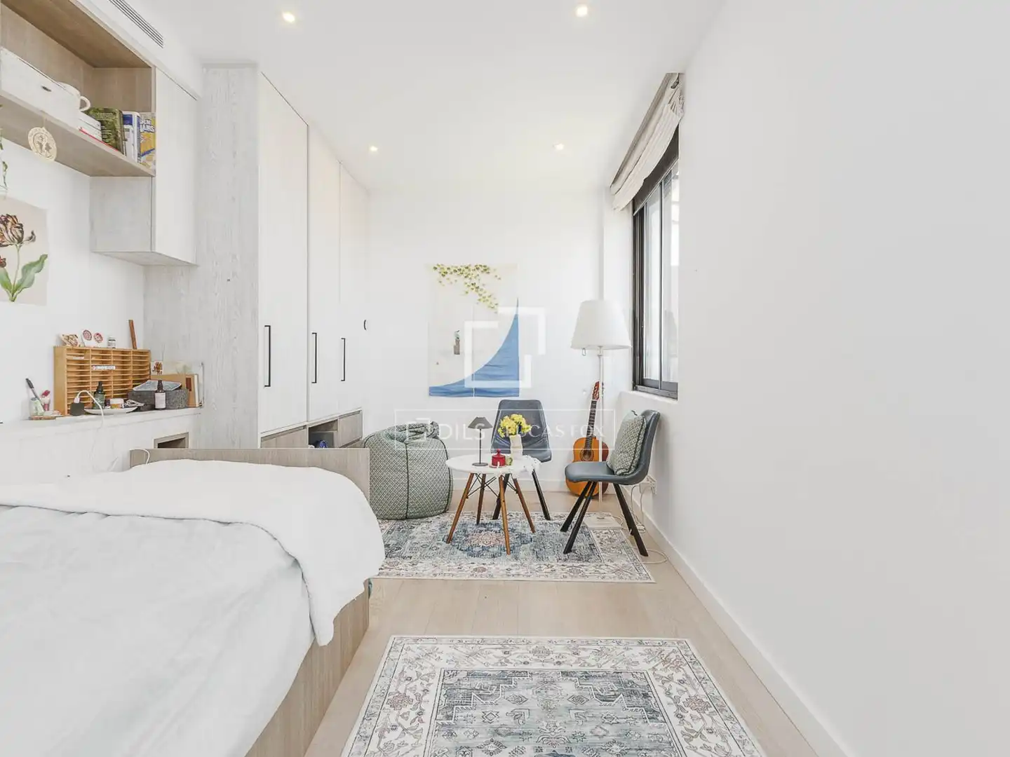 Schlafzimmer von Dachboden zum Verkauf in Martorell mit Klimaanlage, Terrasse und Schwimmbad