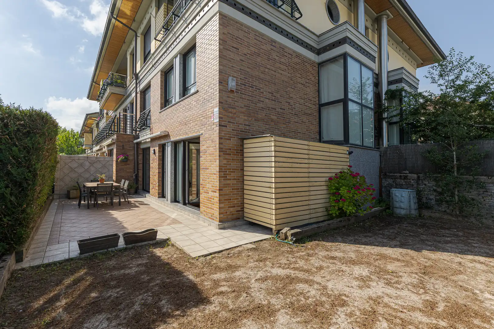 Vista exterior de Dúplex en venda en Donostia - San Sebastián  amb Calefacció, Jardí privat i Parquet