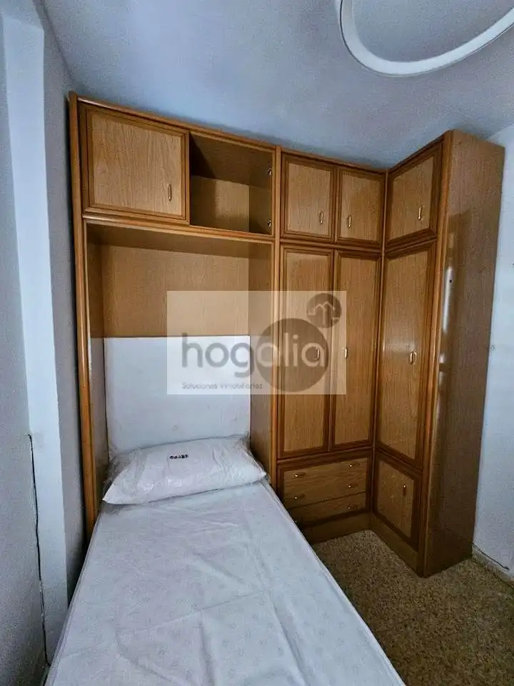 Habitación de Piso de alquiler en Sevilla con Aire acondicionado y Amueblado