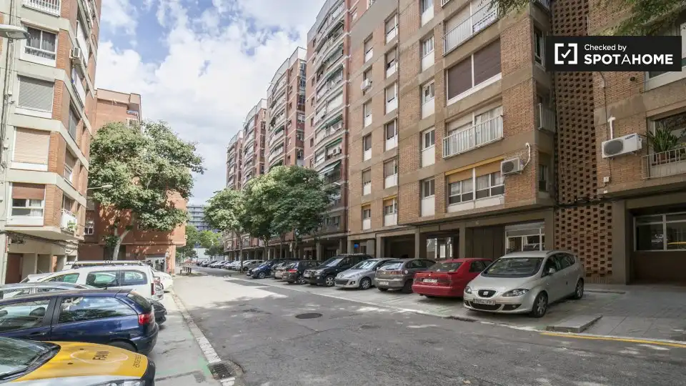 Vista exterior de Pis per a compartir en Barcelona amb Aire condicionat, Calefacció i Moblat