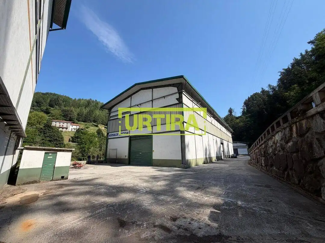Vista exterior de Nau industrial en venda en Tolosa