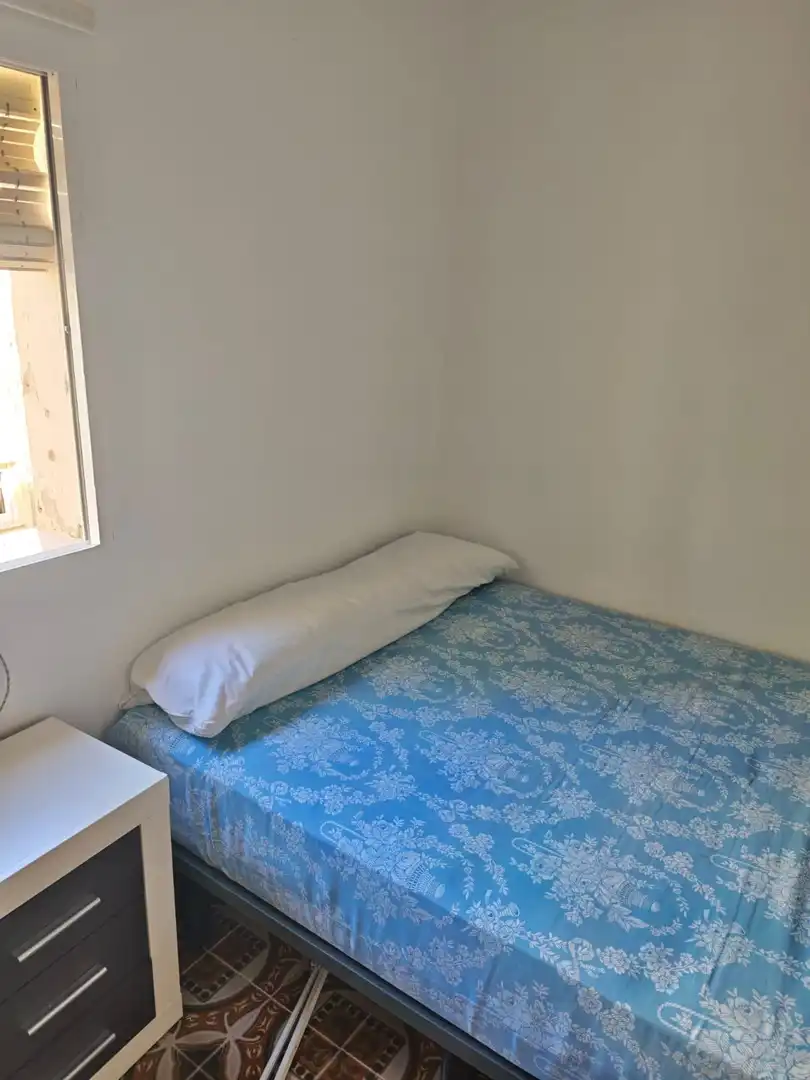 Schlafzimmer von Wohnung zur Miete in Granada mit Privatgarten, Möbliert und Balkon
