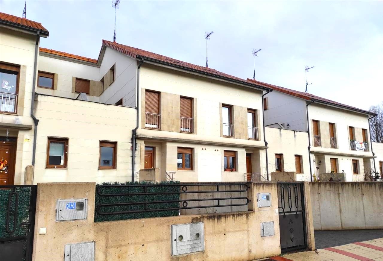 House or chalet for sale in LAS LAGUNAS, Sariegos