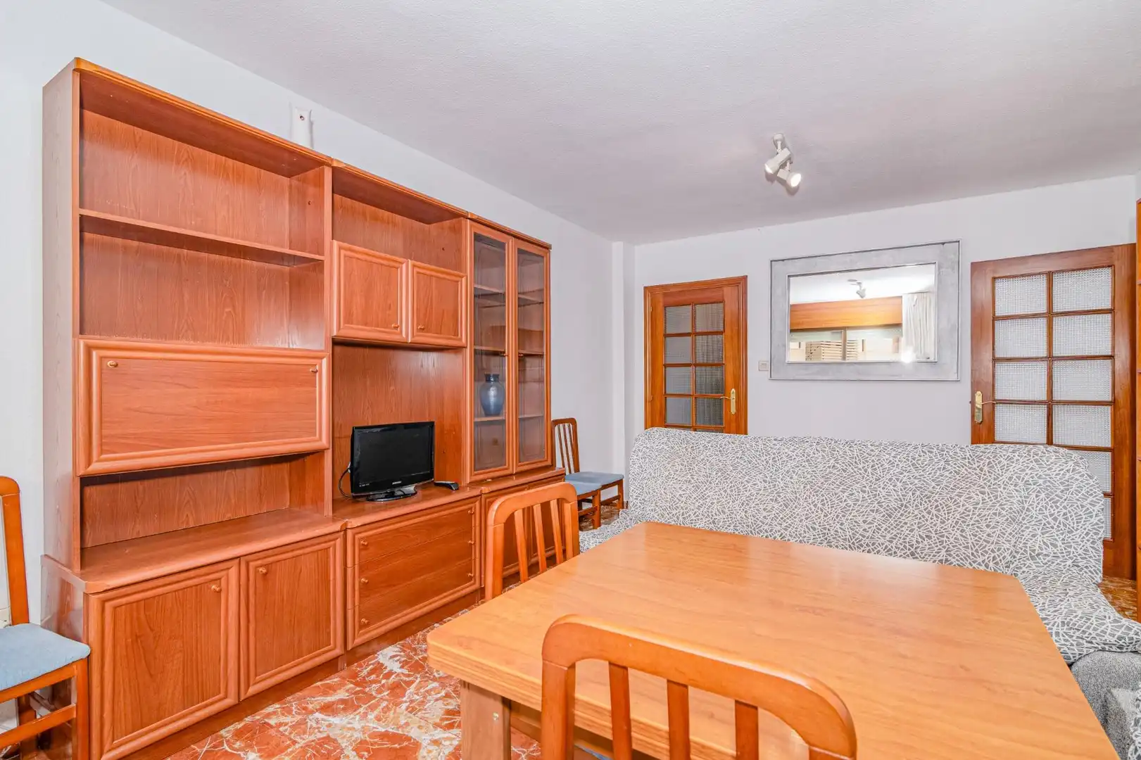 Sala d'estar de Pis en venda en Granada amb Calefacció i Moblat