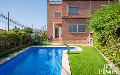 Swimming pool of Single-family semi-detached for sale in Santa Perpètua de Mogoda  with Air Conditioner, Terrace and Swimming Pool