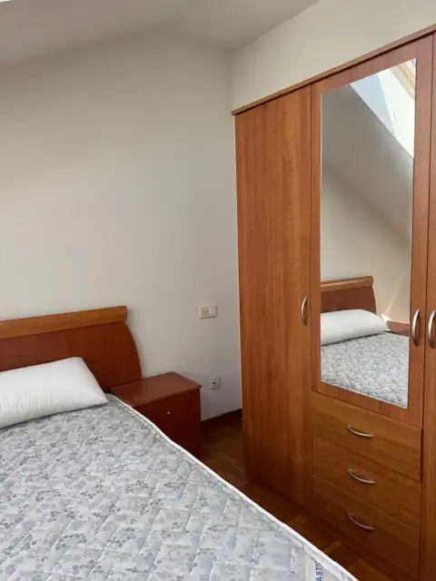Schlafzimmer von Dachboden zum Verkauf in Taramundi mit Heizung, Möbliert und Ofen