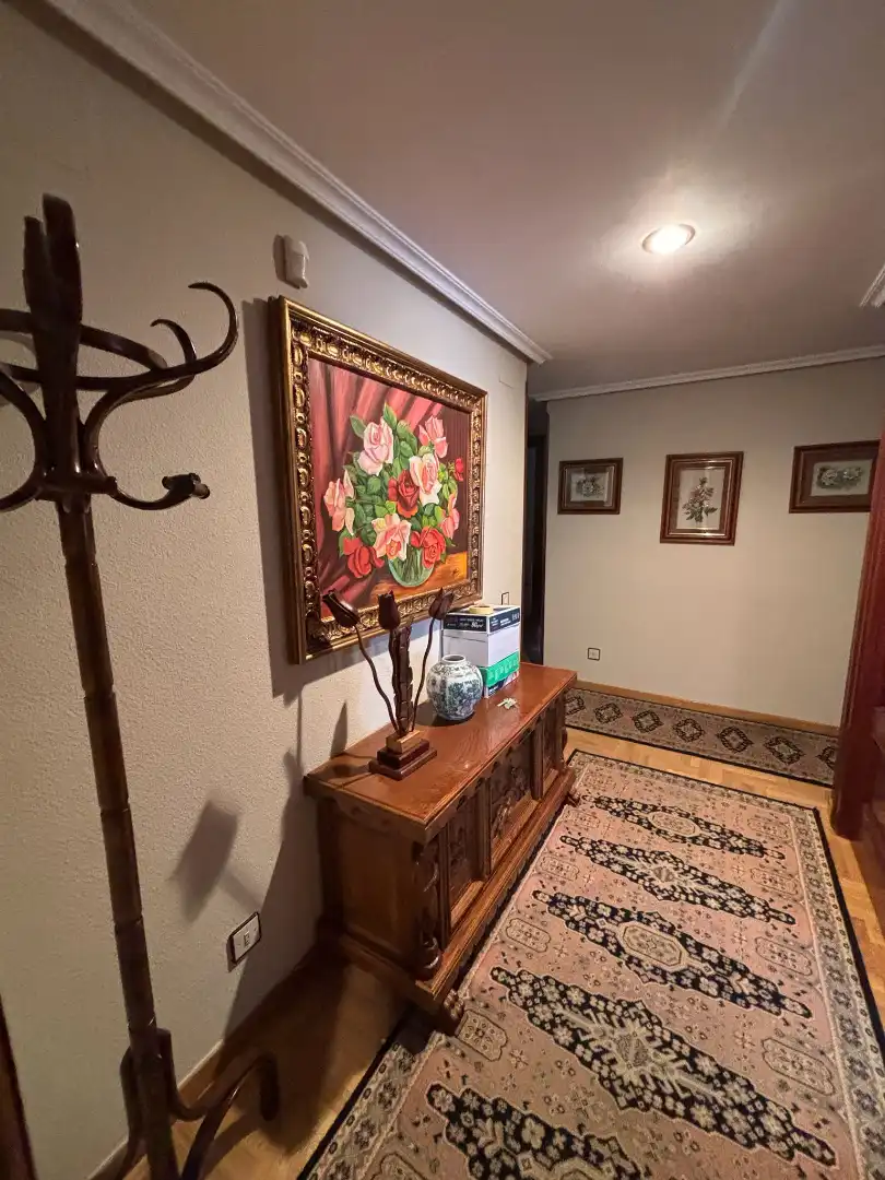 Piso de alquiler en Oviedo  con Calefacción, Parquet y Amueblado