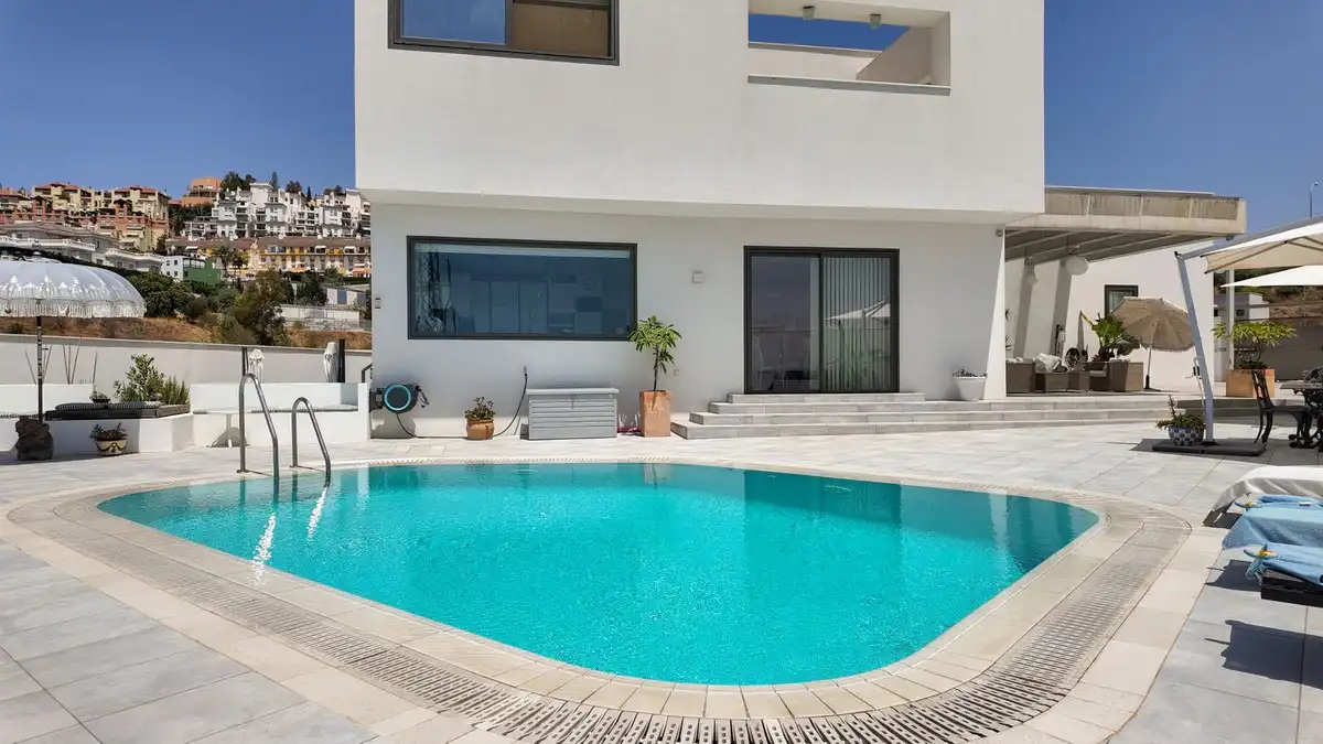 Piscina de Casa o xalet en venda en Málaga amb Aire condicionat, Calefacció i Piscina