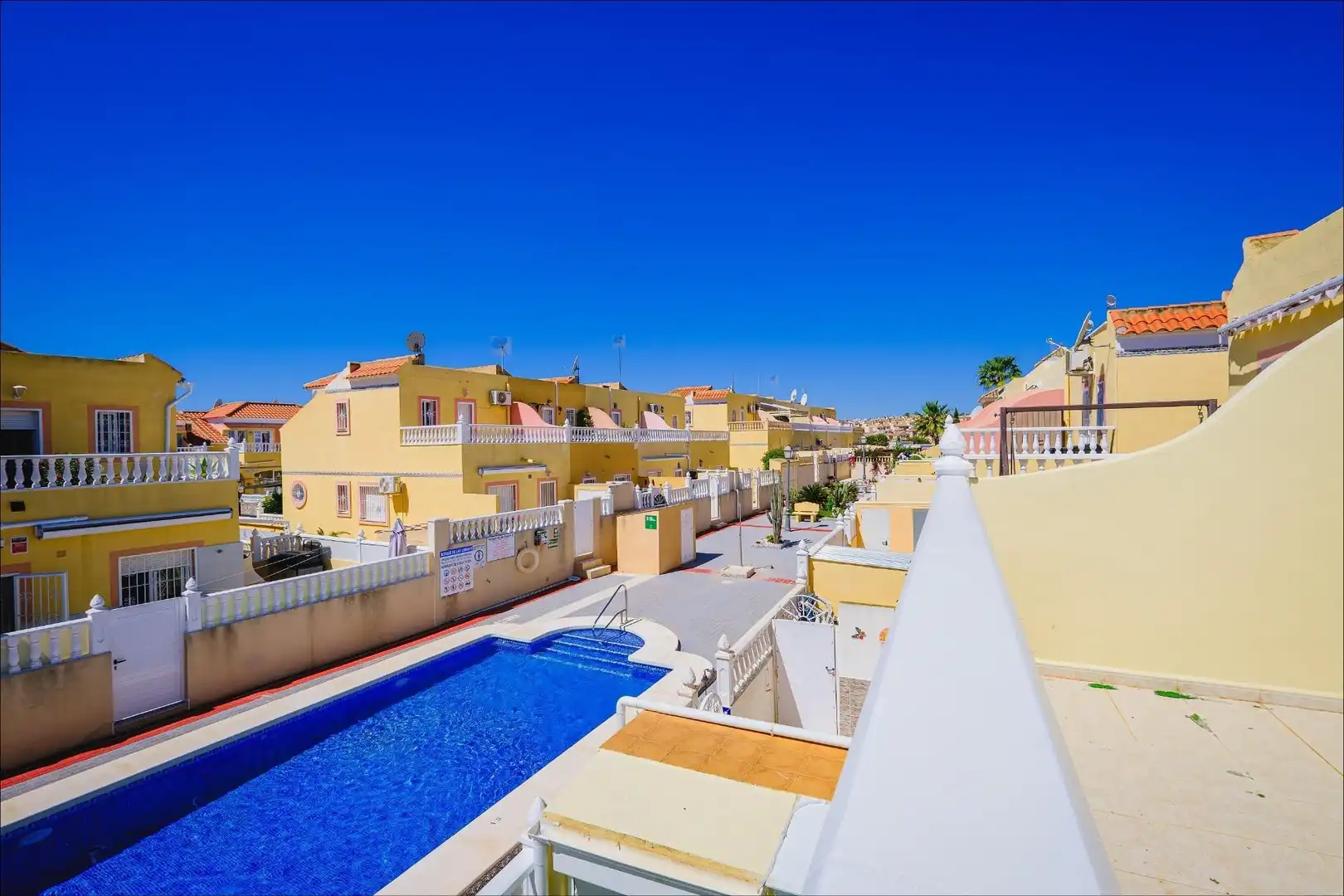 Vista exterior de Casa adosada en venta en Orihuela con Aire acondicionado, Terraza y Trastero