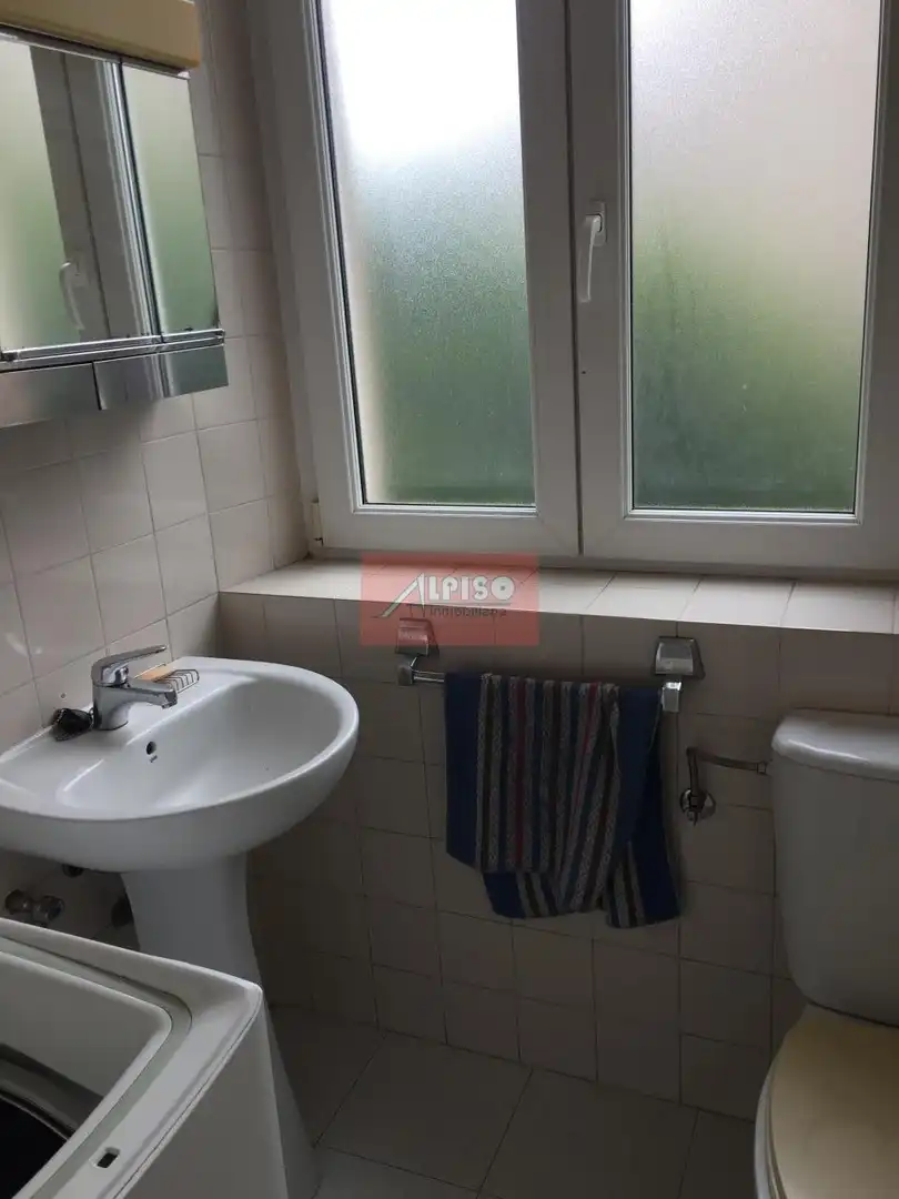 Baño de Piso de alquiler en Ourense Capital  con Calefacción, Amueblado y Balcón